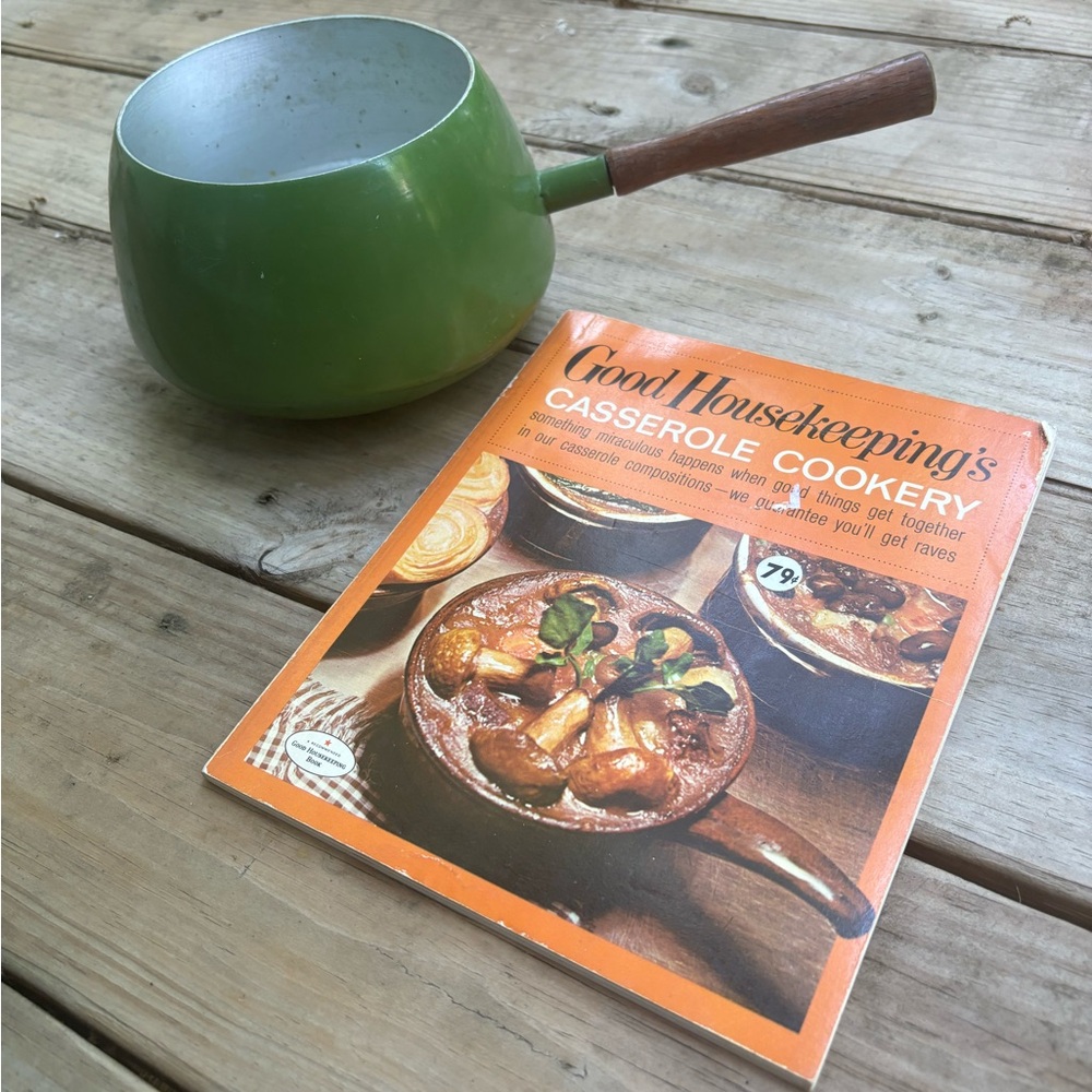 1970s fondue 🫕 pot and 1967 cookbook